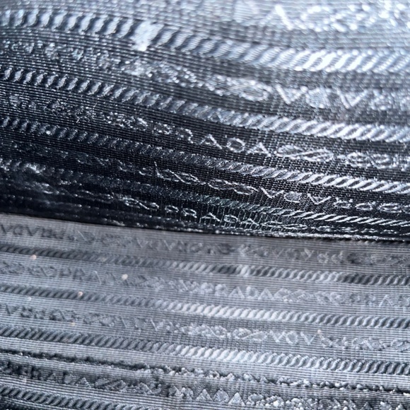 Genuine Prada Saffiano Galleria Tote - Picture 13 of 16